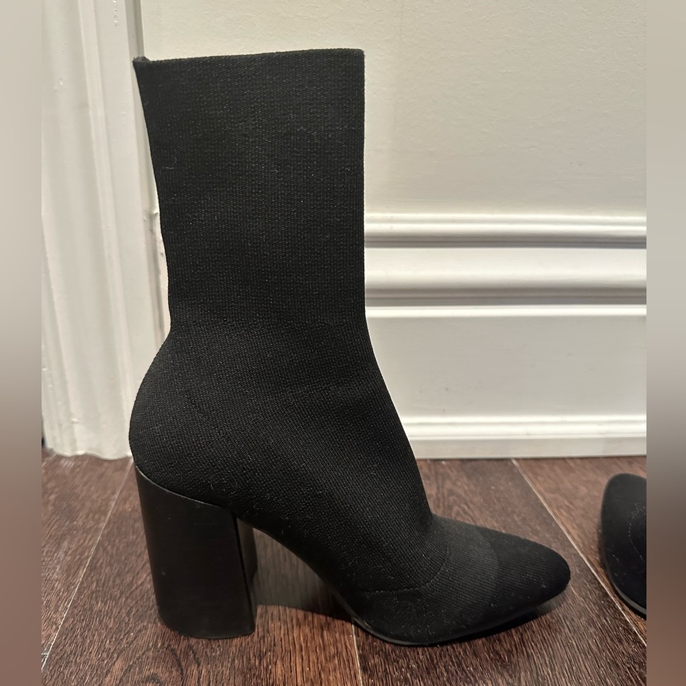 Steve Madden bootie. Knit material easy to pull on super comfy.